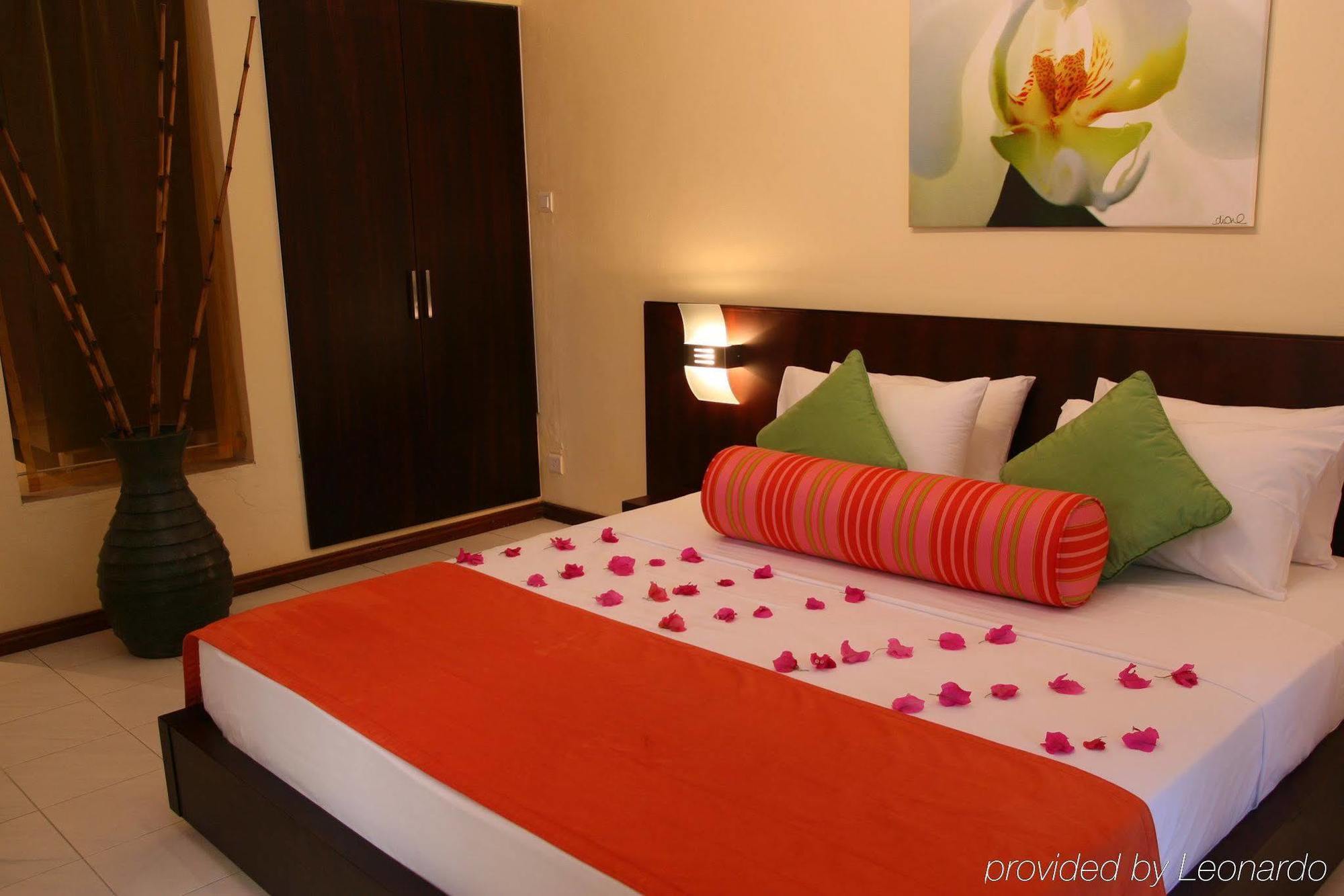 Ocean Villas Hotel Grand Baie Exterior photo