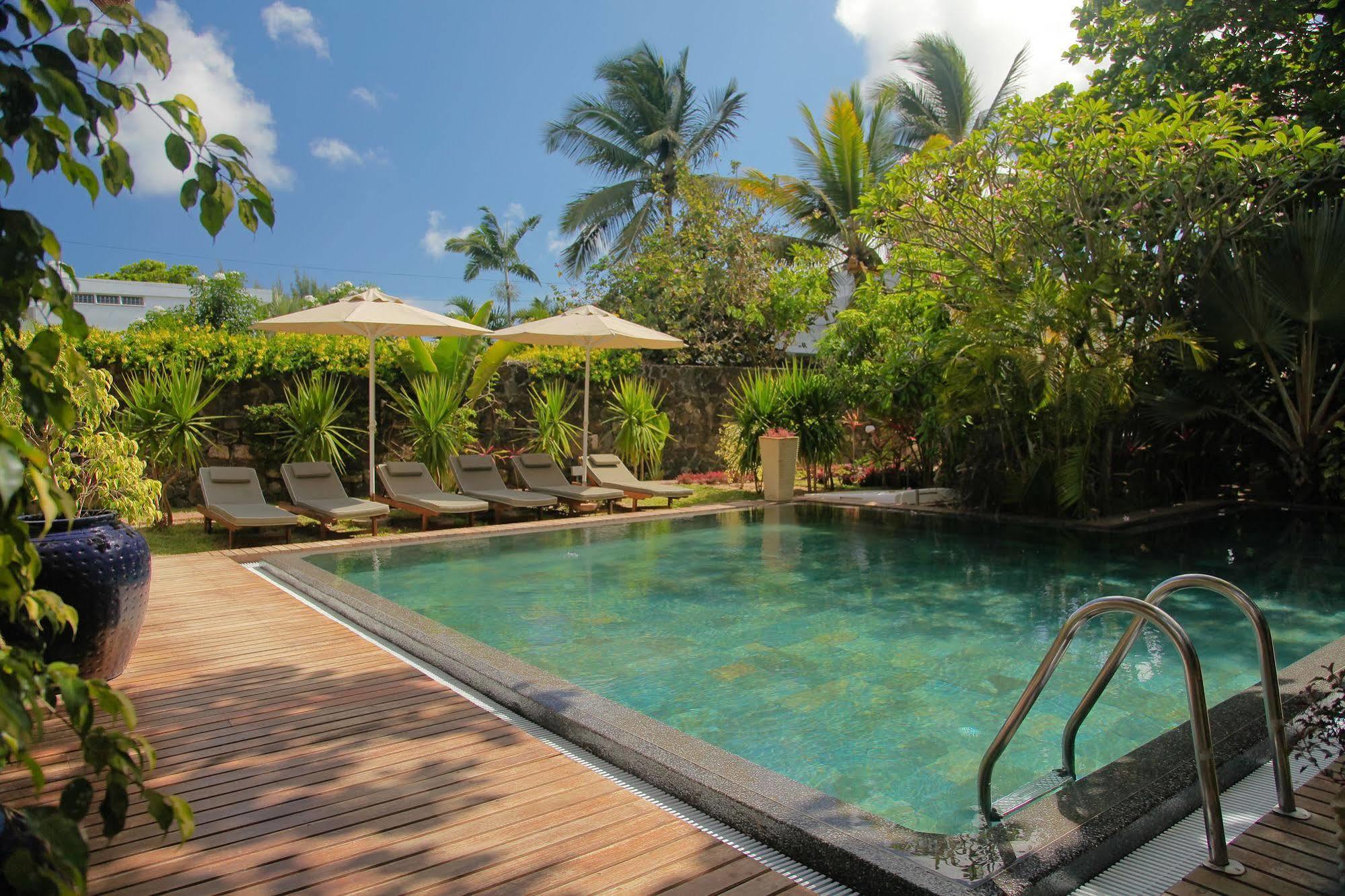 Ocean Villas Hotel Grand Baie Exterior photo